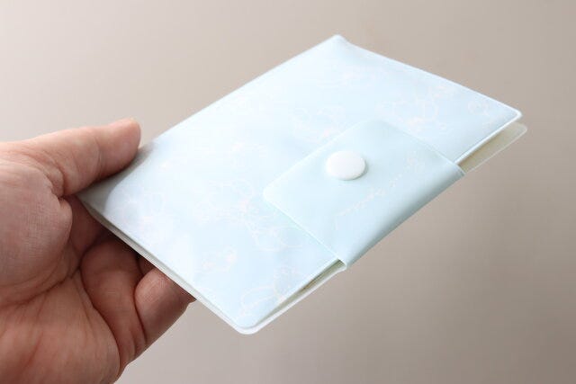セリアのコンパクトなポケットホルダー