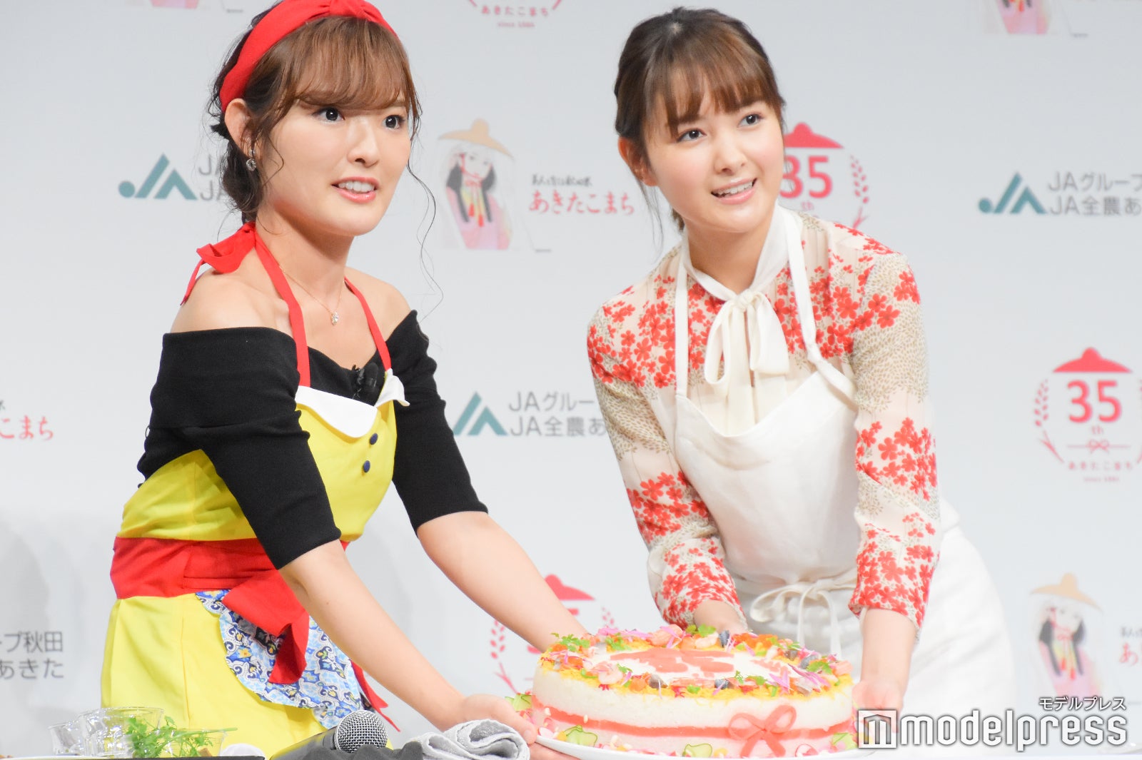 （右）葵わかな（C）モデルプレス