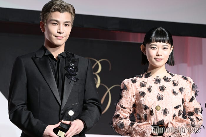 岩田剛典、杉咲花(C)モデルプレス