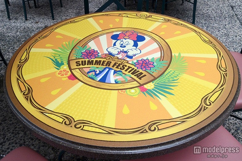 テーブルもイベントデコレーション（ミニー）