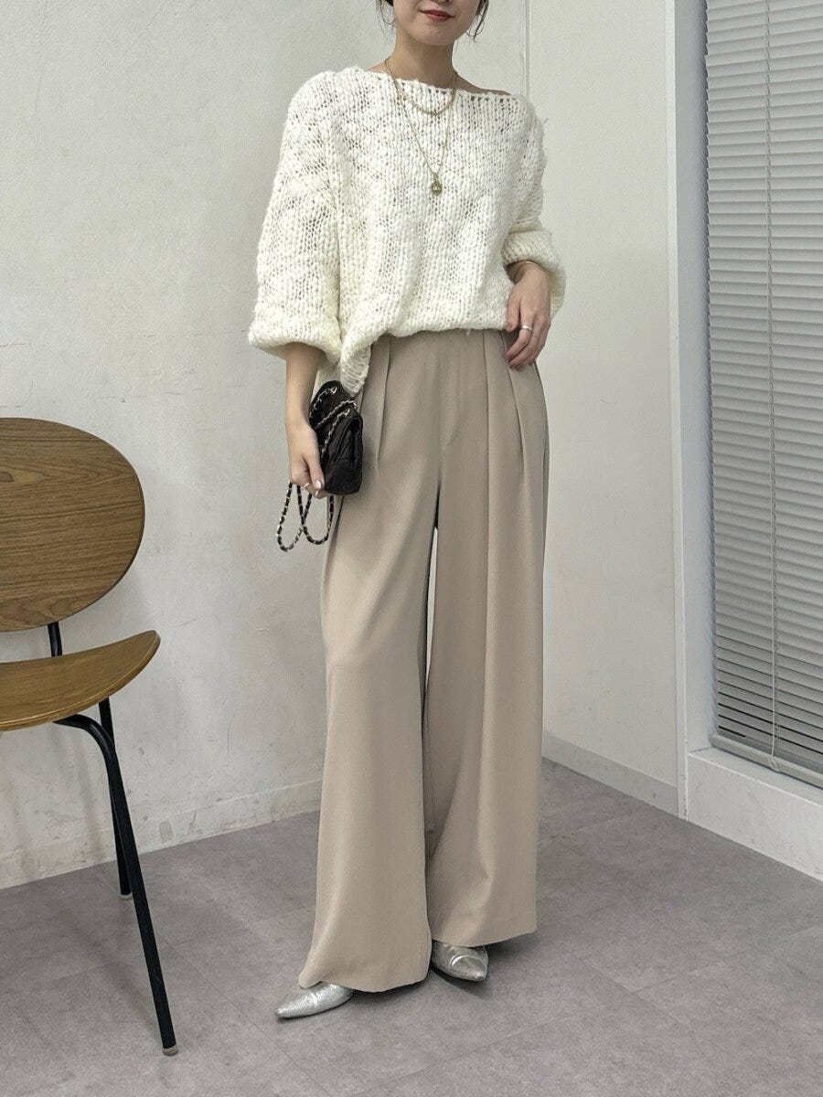 2026春大人女性ベージュワイドパンツ淡色ワントーンコーデ