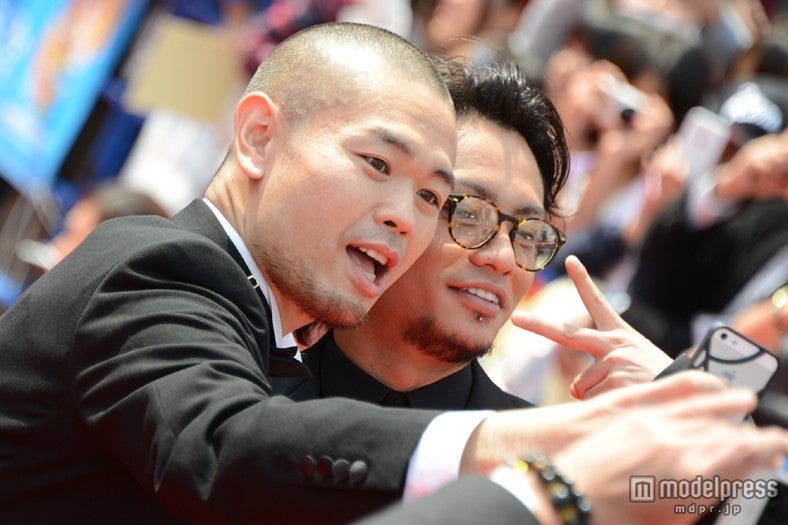 （左より）品川ヒロシ監督、田中聖