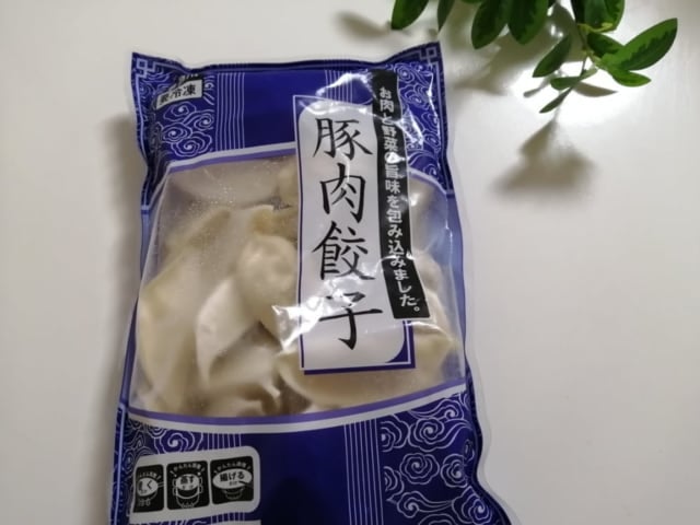業務スーパー豚肉餃子袋入り