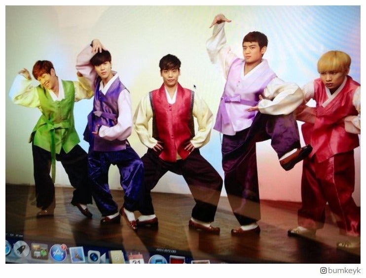 SHINee15周年、ジョンヒョンさんも共に…“5人ショット”でお祝い「これからの未来も一緒に」