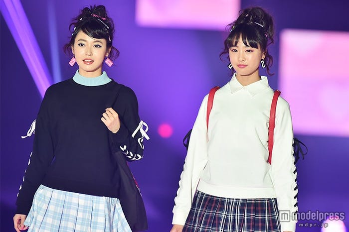 田辺桃子(左)、大友花恋