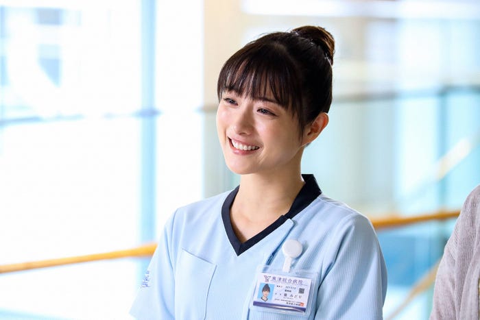 石原さとみ/「アンサング・シンデレラ 病院薬剤師の処方箋」より(C)フジテレビ