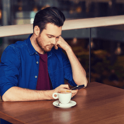 既読無視でいいですかね…男性から嫌がられる「LINE対応」とは?