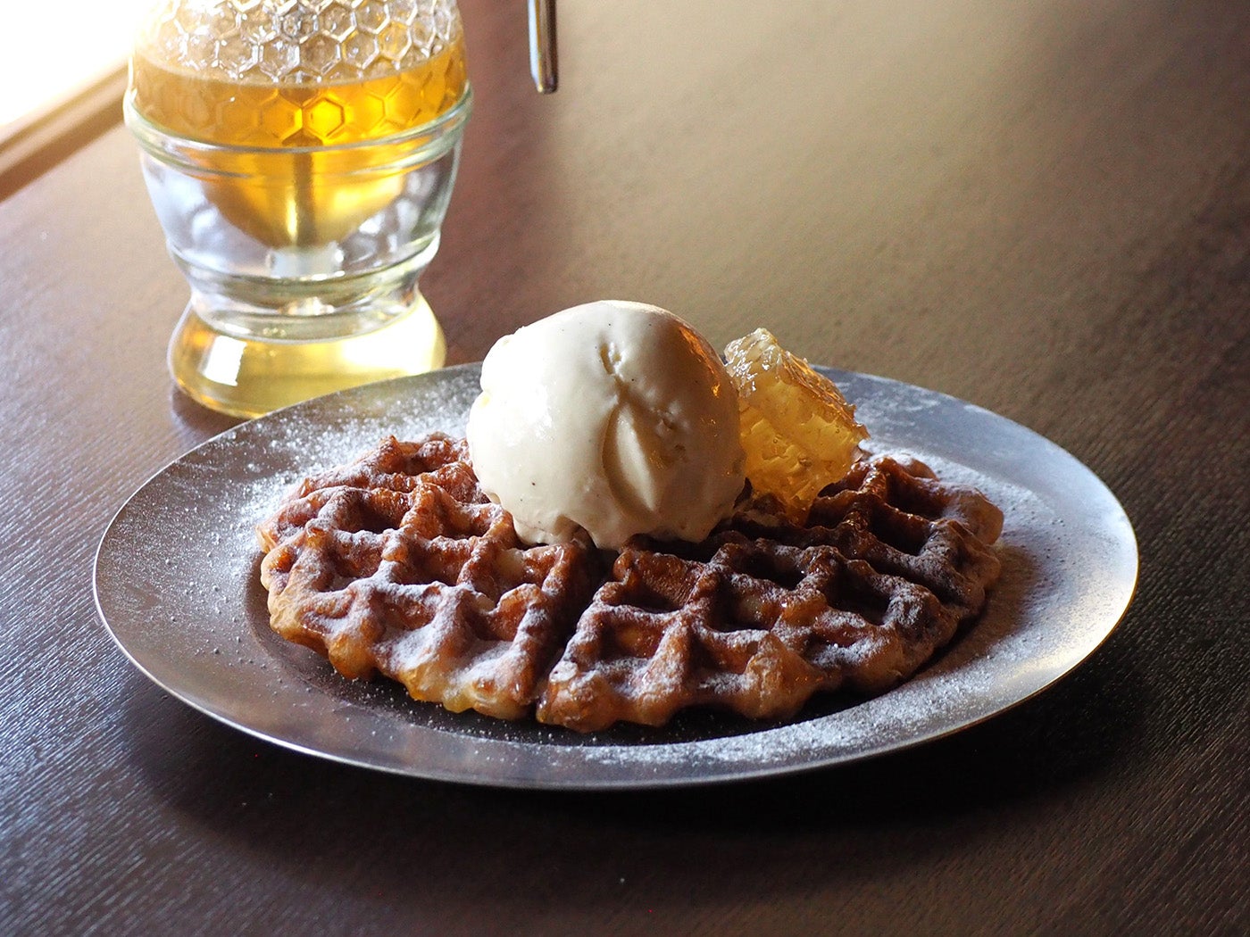 京都・嵐山にワッフル専門店「囲と囲曲（カコとイマ）」特製“ムッフル”で新たな美味しさ提案