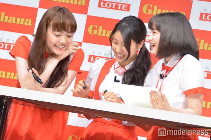 松井愛莉、土屋太鳳、広瀬すず(C)モデルプレス