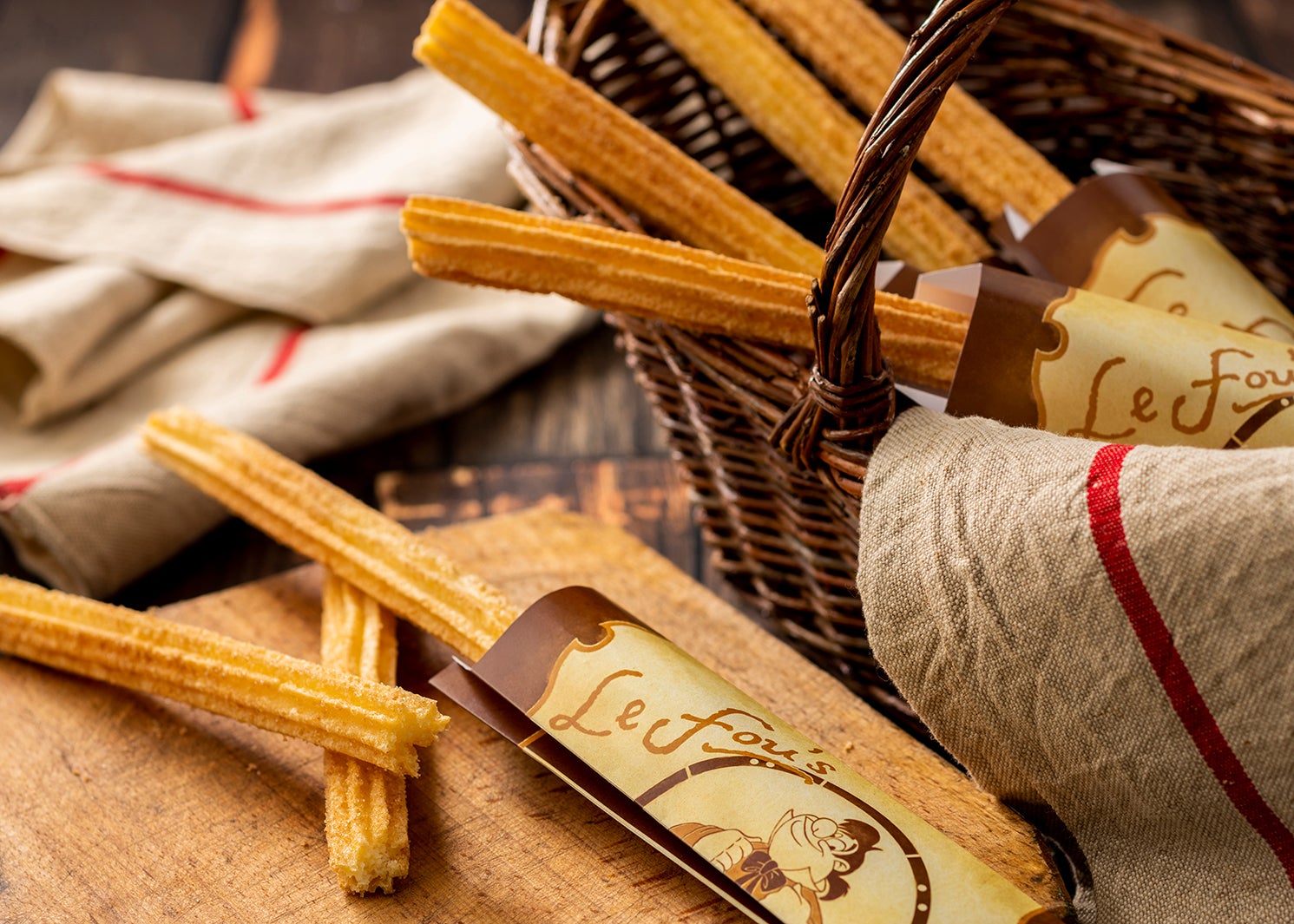 ル・フウズ・チュロス（アップルキャラメル）／1本 400円 （C）Disney