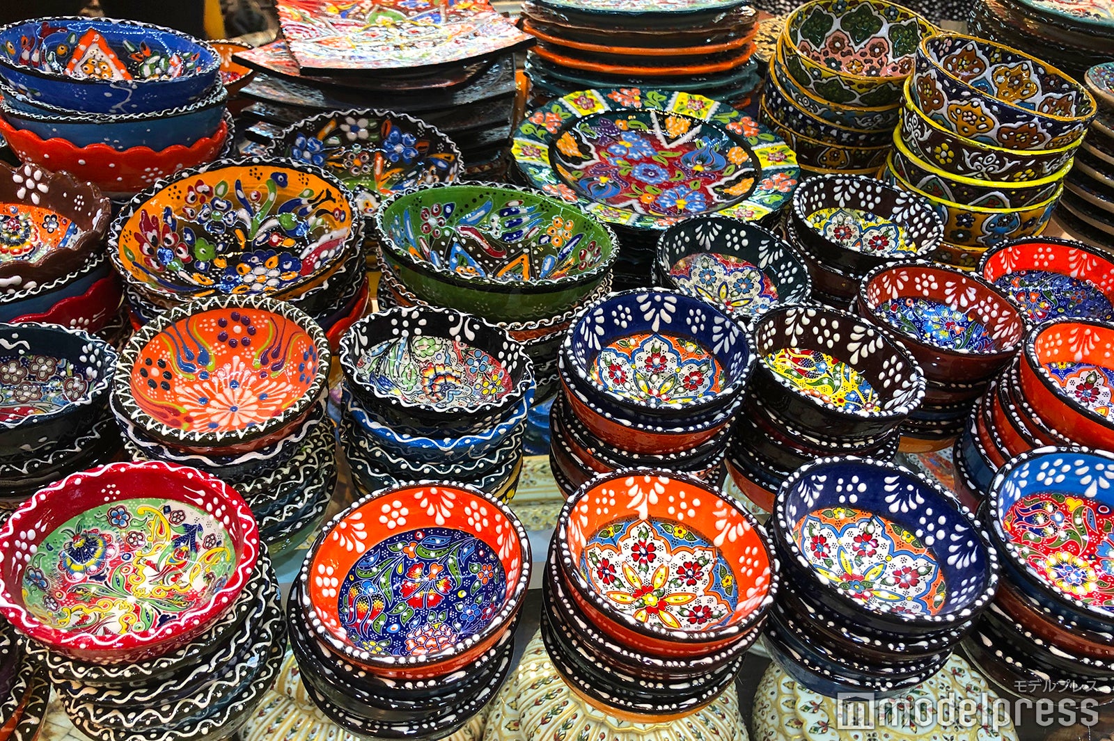 異国情緒あふれるお皿類（C)モデルプレス