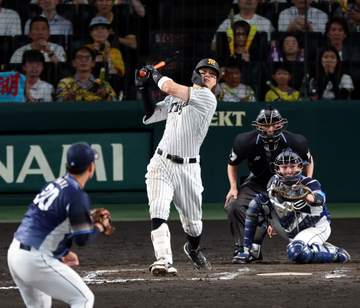 阪神 追い上げ及ばず連敗 九回に佐藤輝の15号2ランで1点差に迫る 先発の大竹は7回3失点（自責1）