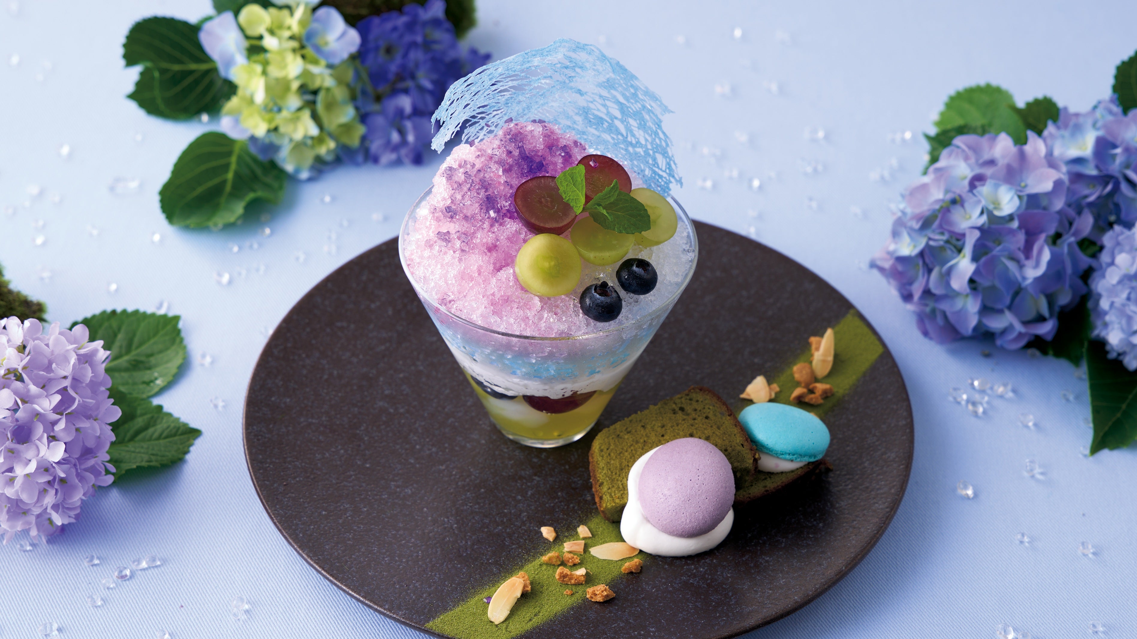紫陽花 ～葡萄と柚子の和氷菓 焼き菓子添え～／画像提供：ユニバーサル・スタジオ・ジャパン
