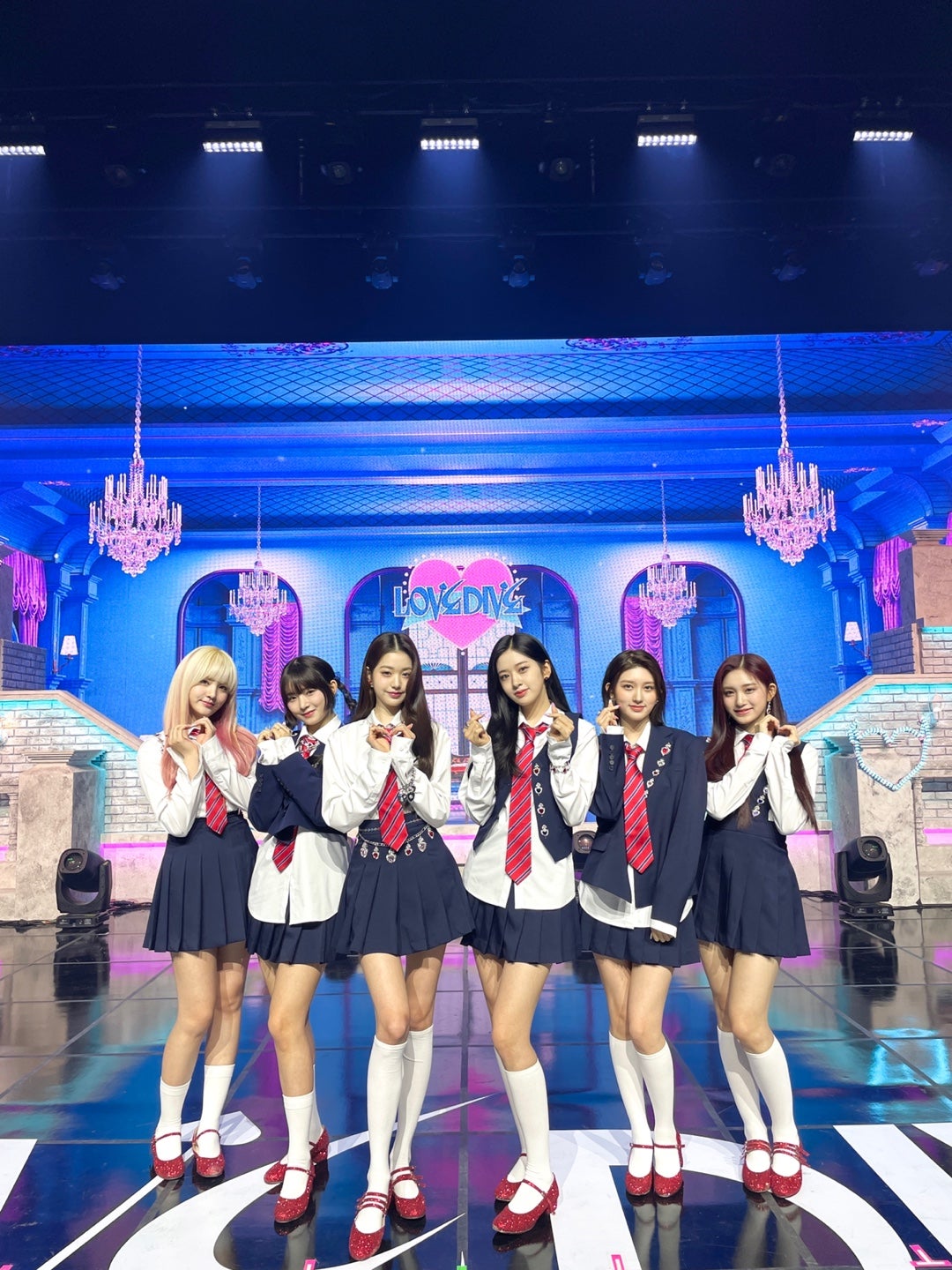 IVE「LOVEDIVE」発売記念カムバックショーより