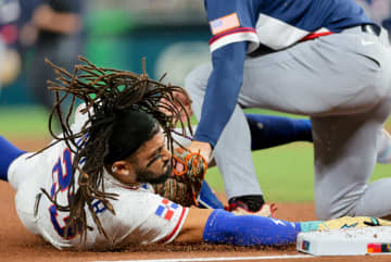 WBC ジャッジの強肩VSタティスのヘッスラに球場どよめく→至高のプレーに大きな拍手 軍配はジャッジに 直後に2発で逆転成功