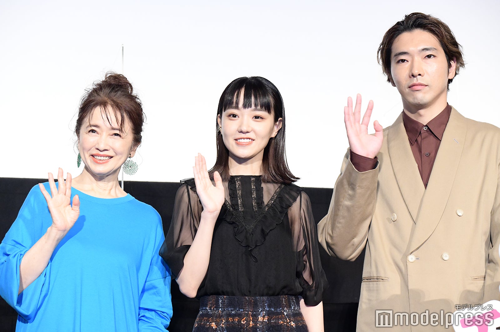 風吹ジュン、奈緒、柄本佑 （C）モデルプレス