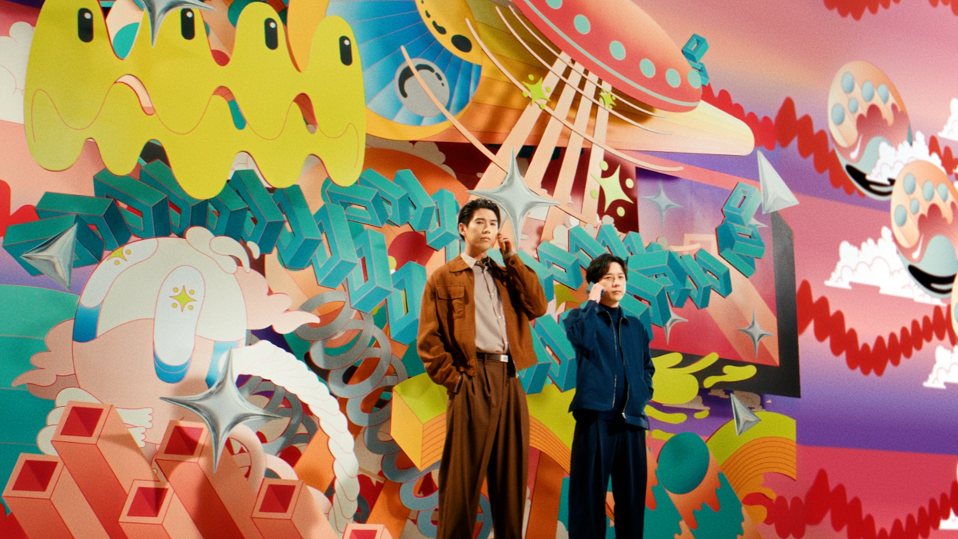 二宮和也＆賀来賢人、再共演で息の合った首振りダンス 新CMに登場