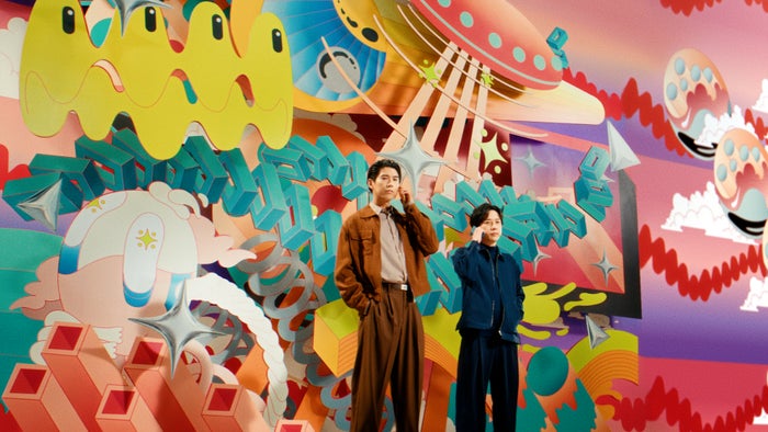 二宮和也＆賀来賢人、再共演で息の合った首振りダンス 新CMに登場