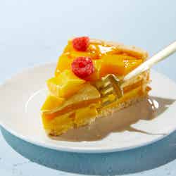 クロスタータ マンゴー トロピカーレ 持ち帰り価格:1,060円 店内価格:1,080円/画像提供:スターバックス コーヒー ジャパン