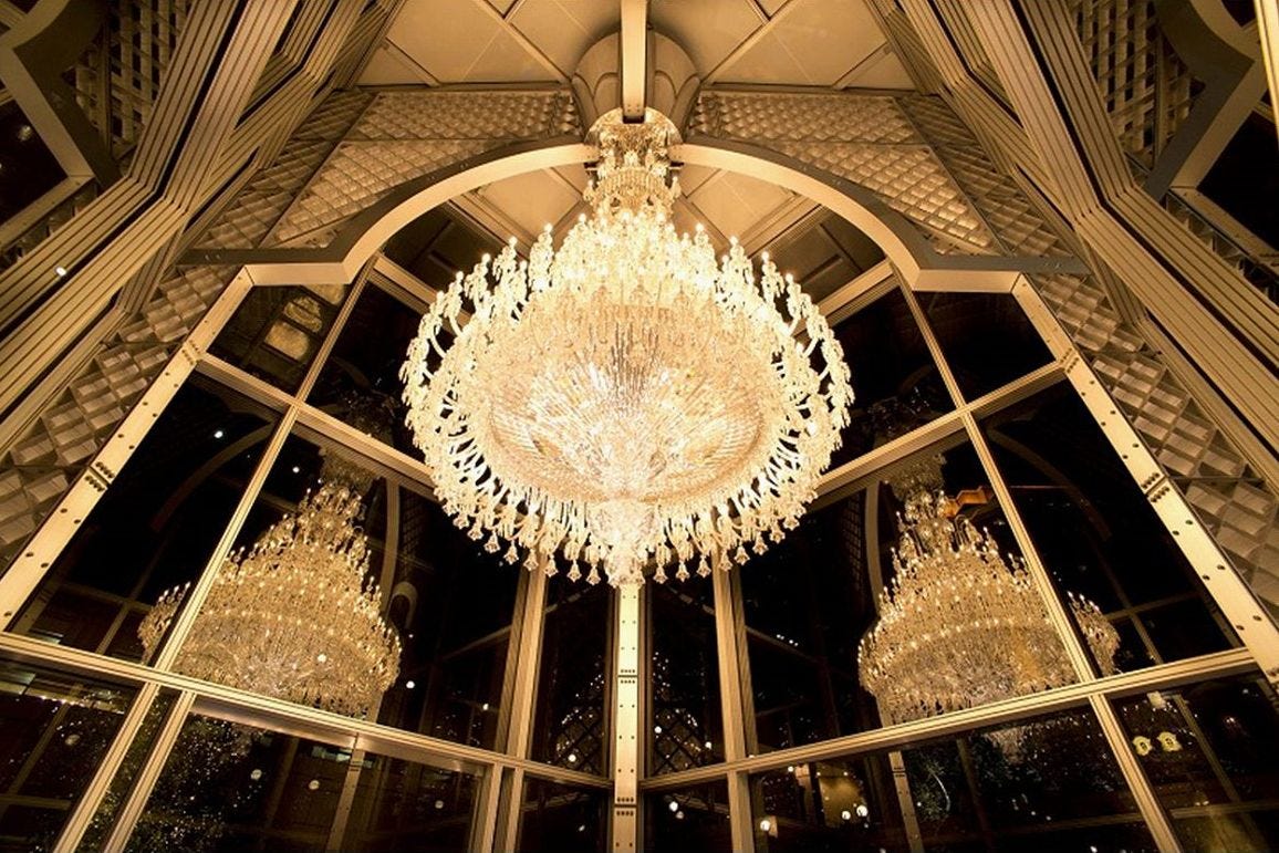 恵比寿ガーデンプレイスのクリスマス、世界最大級のシャンデリアが輝き放つ