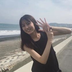 石川恋 2 7ポーズ 海バックに満面な笑み 可愛いじゃねぇか モデルプレス