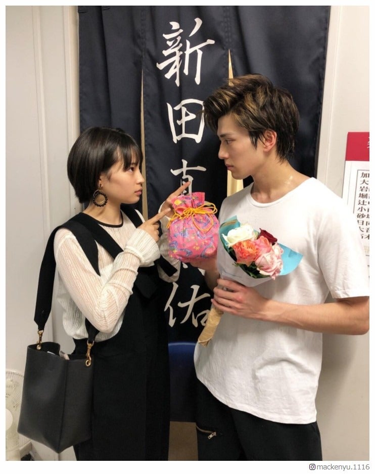 新田真剣佑＆広瀬すず、見つめあいショット「神コンビきた」「横顔キレイすぎ」と反響