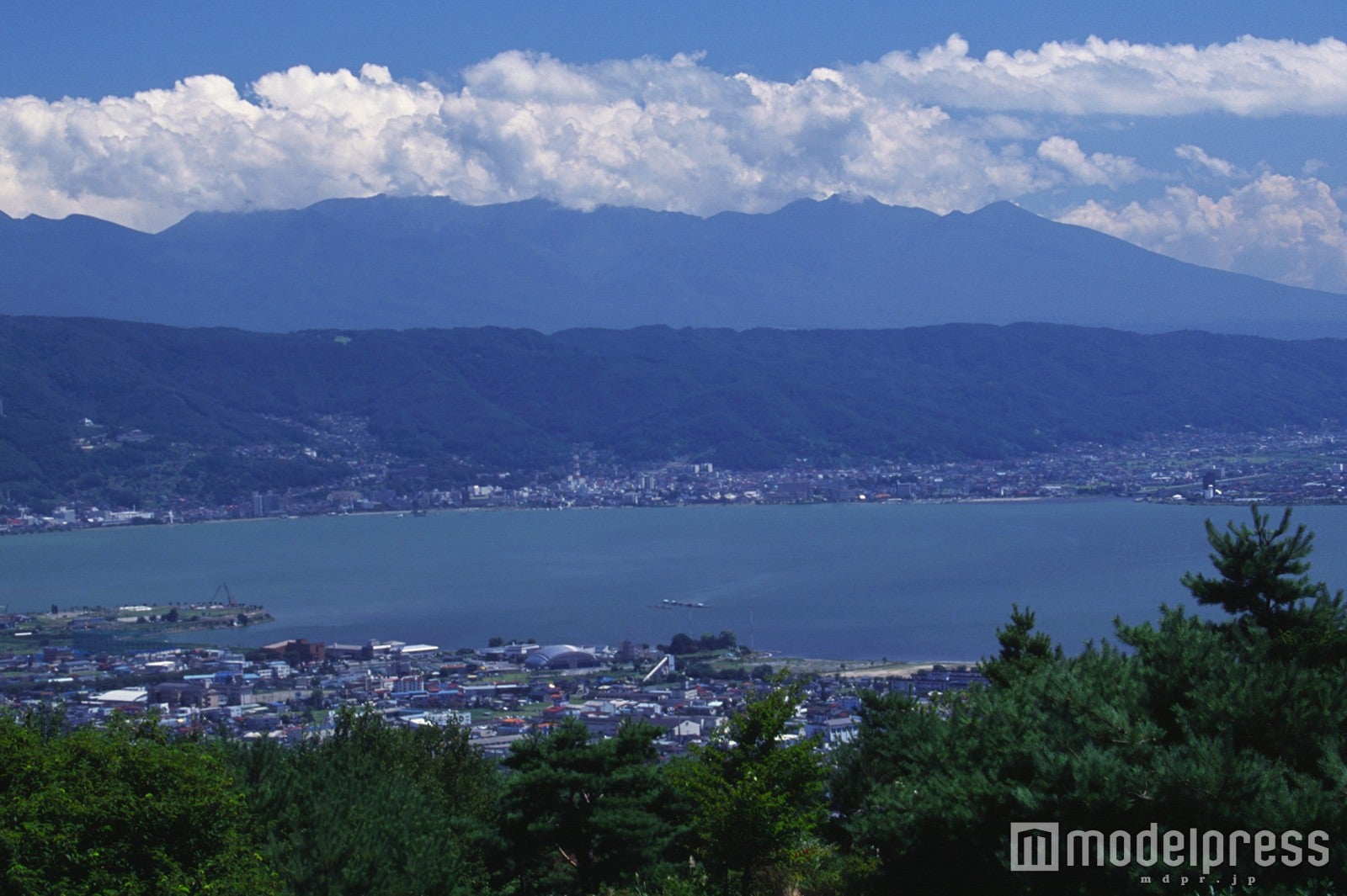諏訪湖／写真提供：長野県観光機構／写真提供：長野県観光機構