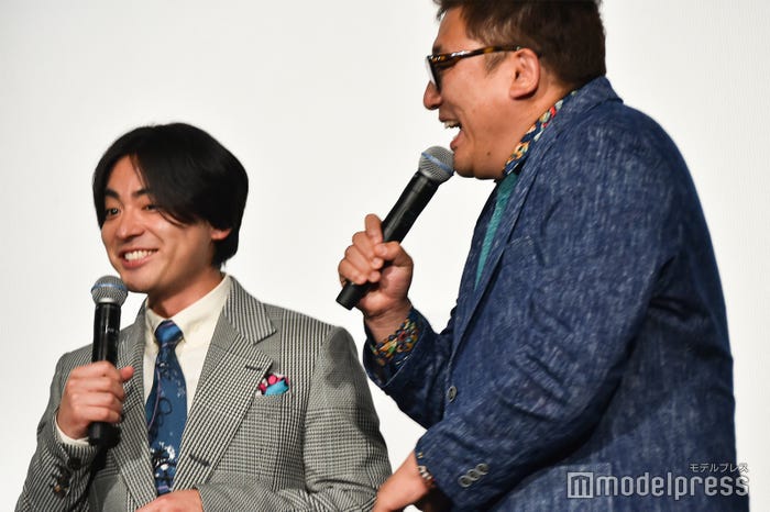 「俺を前にして!」と目を丸くする山田孝之、福田雄一監督 (C)モデルプレス
