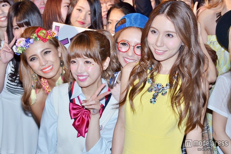 （左から）峯村優衣、舟山久美子、武田静加、May J.