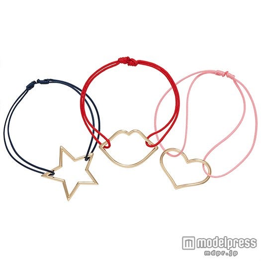 (左から)キャンディースターコードブレスレット、キャンディーリップコードブレスレット、キャンディーハートコードブレスレット/各 21,600 円(税込)