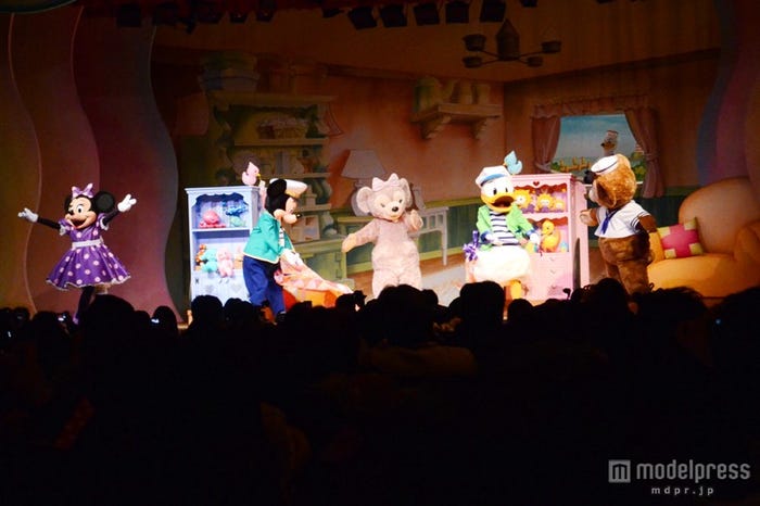 幕が開き、シェリーメイ登場