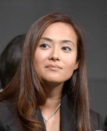 アレジ氏との事実婚「解消」発表から2カ月、後藤久美子が撮影に 52歳近影が美しすぎ！イケメン長男もスタジオで立ち会っていた