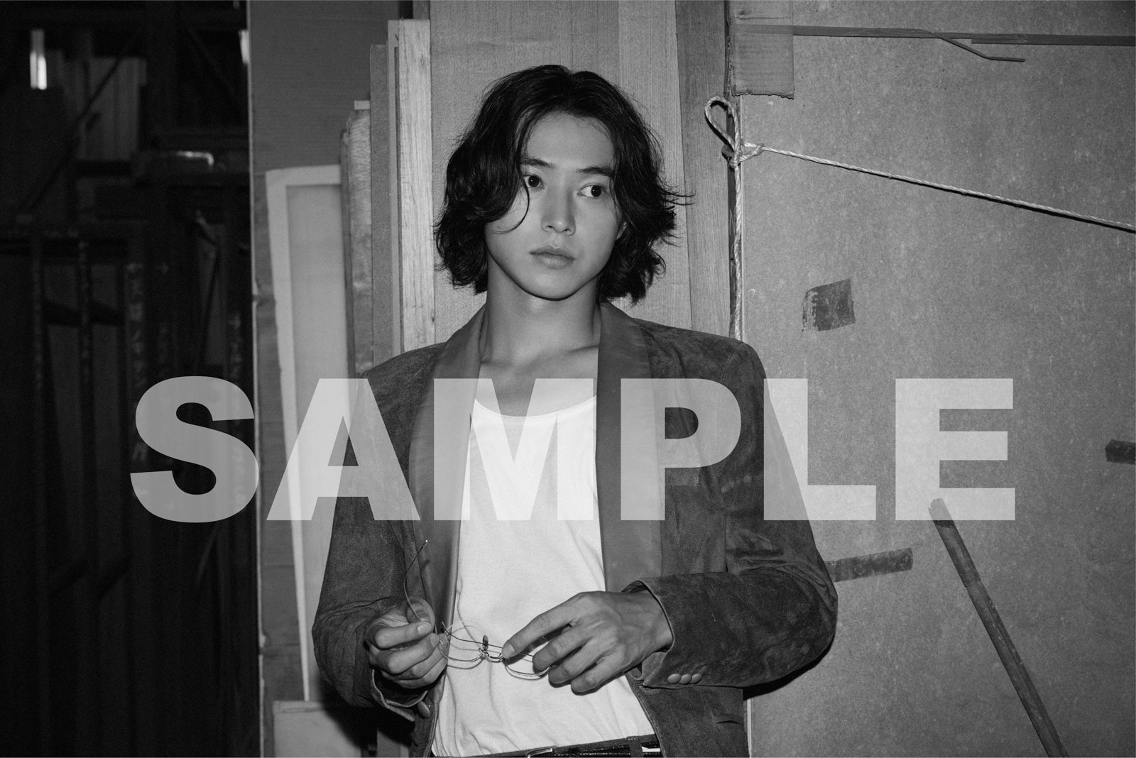 「山崎賢人カレンダー2024」MAILIVIS特典カット（C）SDP