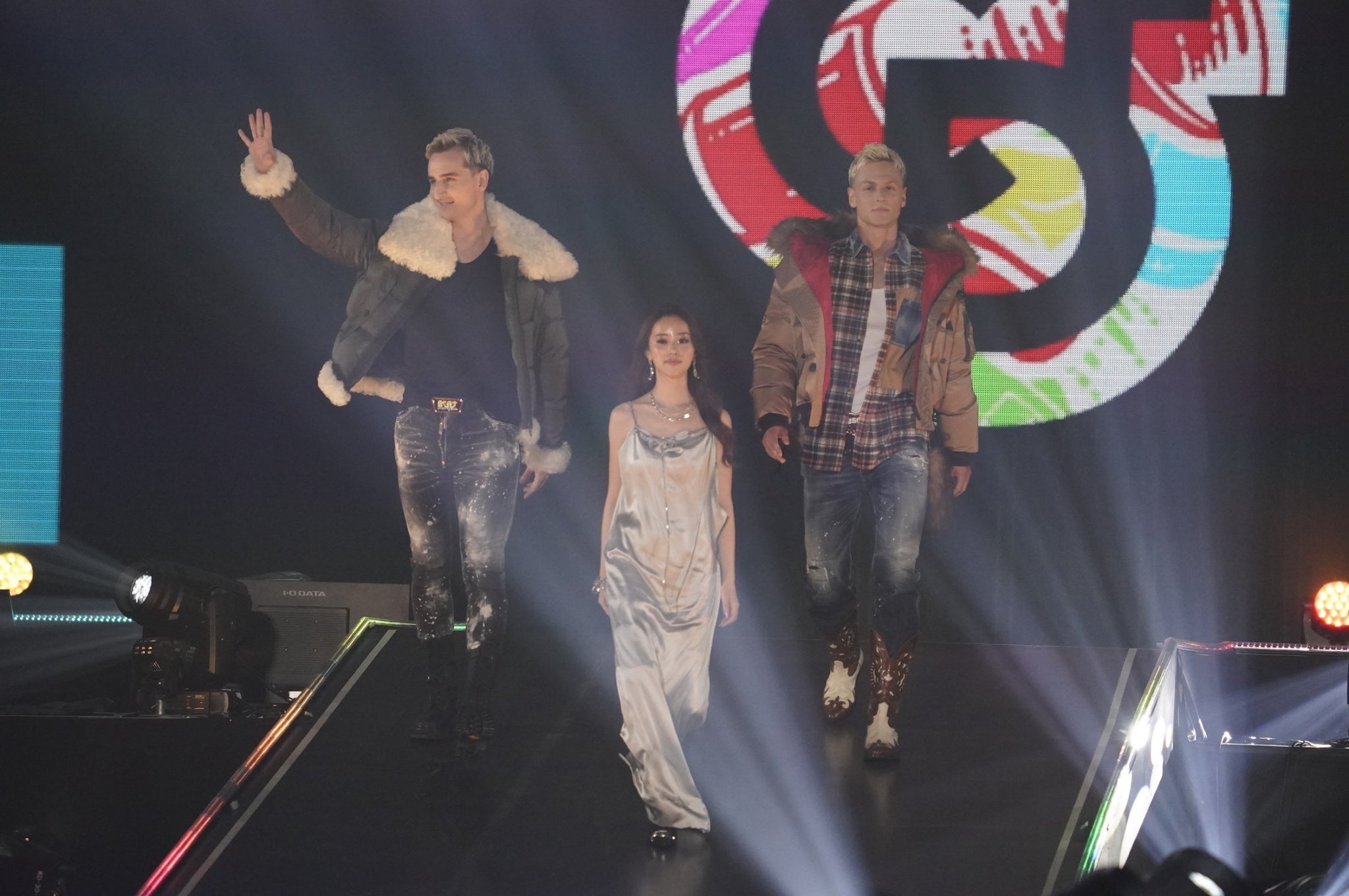 サワ、中町綾、ヤン（C）上飯坂 一