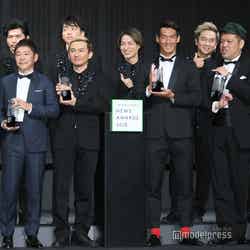 （後列左から）YORI、U-YEAH、KENZO、DAICHI、KIMI、TOMO（前列左から）齋藤飛鳥、ISSA、前澤友作氏、槙野智章、くっきー、若月佑美 （C）モデルプレス