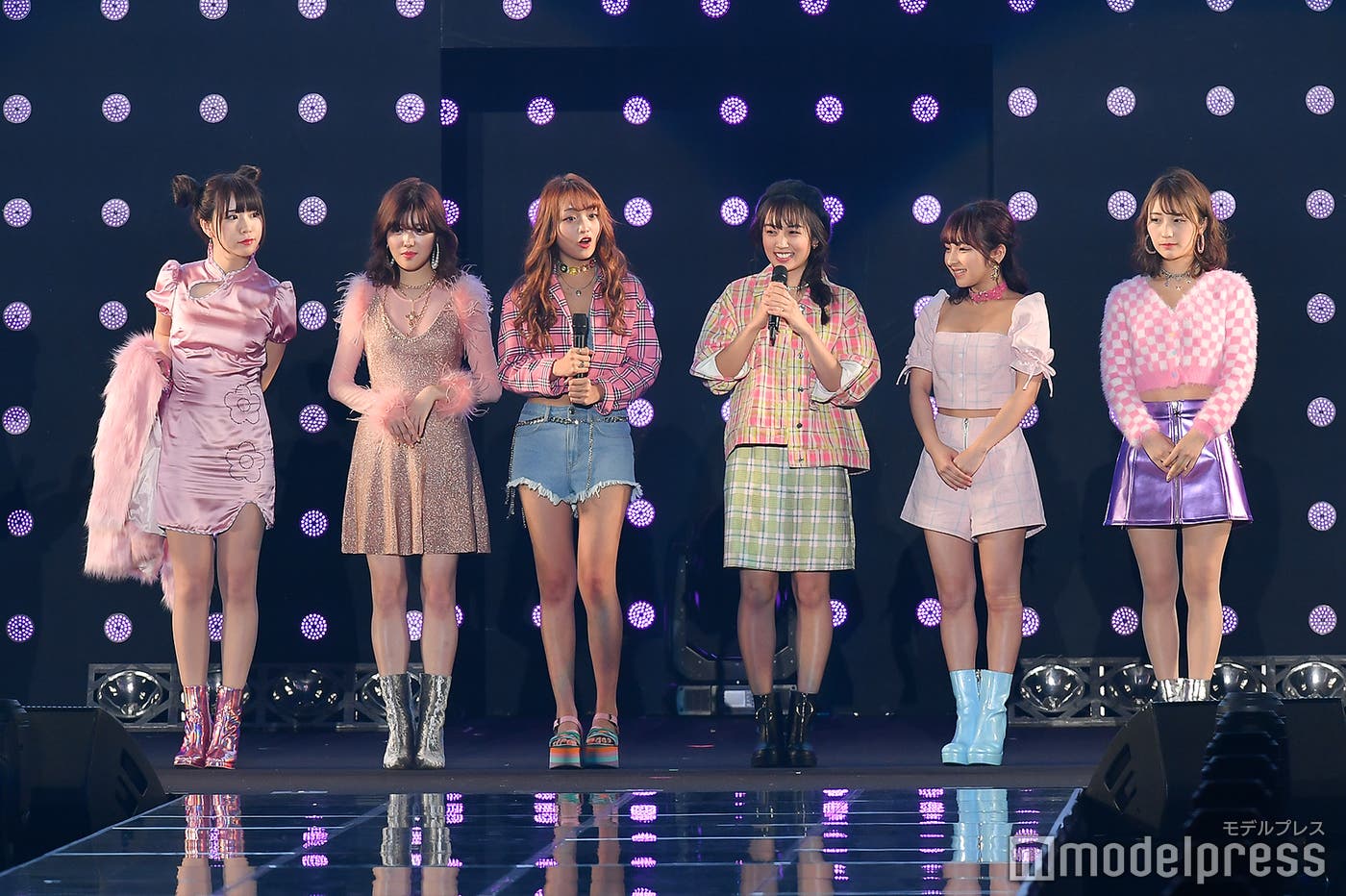 (左から)楠ろあ、きぬ、ねお、黒木ひかり、十味、伊藤愛真(C)モデルプレス