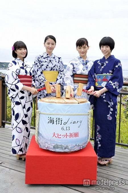 (左から)広瀬すず、長澤まさみ、綾瀬はるか、夏帆