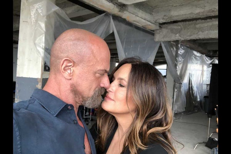 Law Order 性犯罪特捜班 クリストファー メローニとマリスカ ハージティが舞台裏でキス モデルプレス Law Order 性犯罪特捜班 クリストファー メローニとマリスカ ハージティが舞台裏でキス モデルプレス