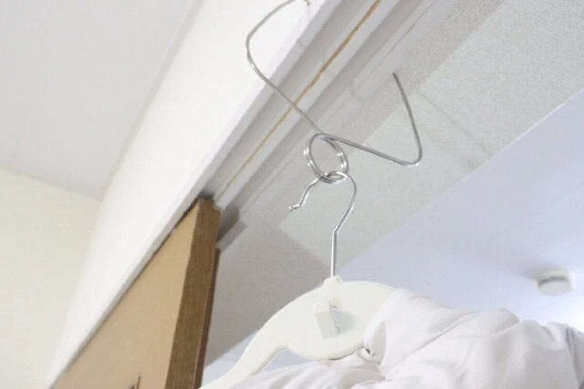 ダイソー　ステンレスかもいハンガー　使用例