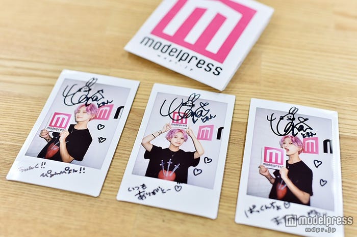 直筆サイン入りチェキを3名様にプレゼント