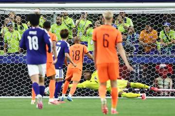 日本がオランダに勝ち越し許す 後半19分にシュメルビルが左足技あり弾 同点追いついたわずか7分後に悪夢