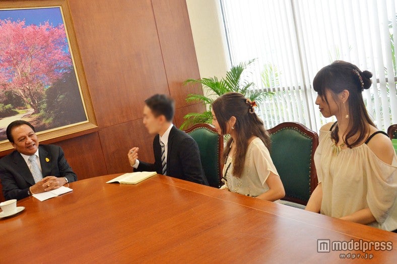 タイの現状を詳細に語ってくれた、タイ国政府観光庁 総裁 タワチャイ・アルンイク氏（写真左）