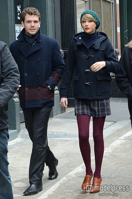 バーガンディのカラータイツが旬 Photo:Getty Images