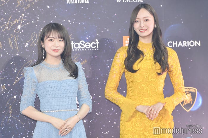 秋元真夏、梅澤美波 (C)モデルプレス