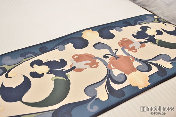 マーメイドのようなミニーのベッドスロー