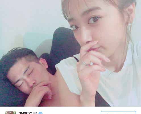 近藤千尋&ジャンポケ太田夫妻、おそろいポーズのラブラブショットに「どんだけ好きなの」「憧れ」と反響