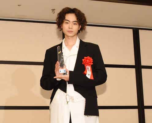 「これが菅田将暉」ファッションでも唯一無二の個性 今ほしい“ご褒美”は?