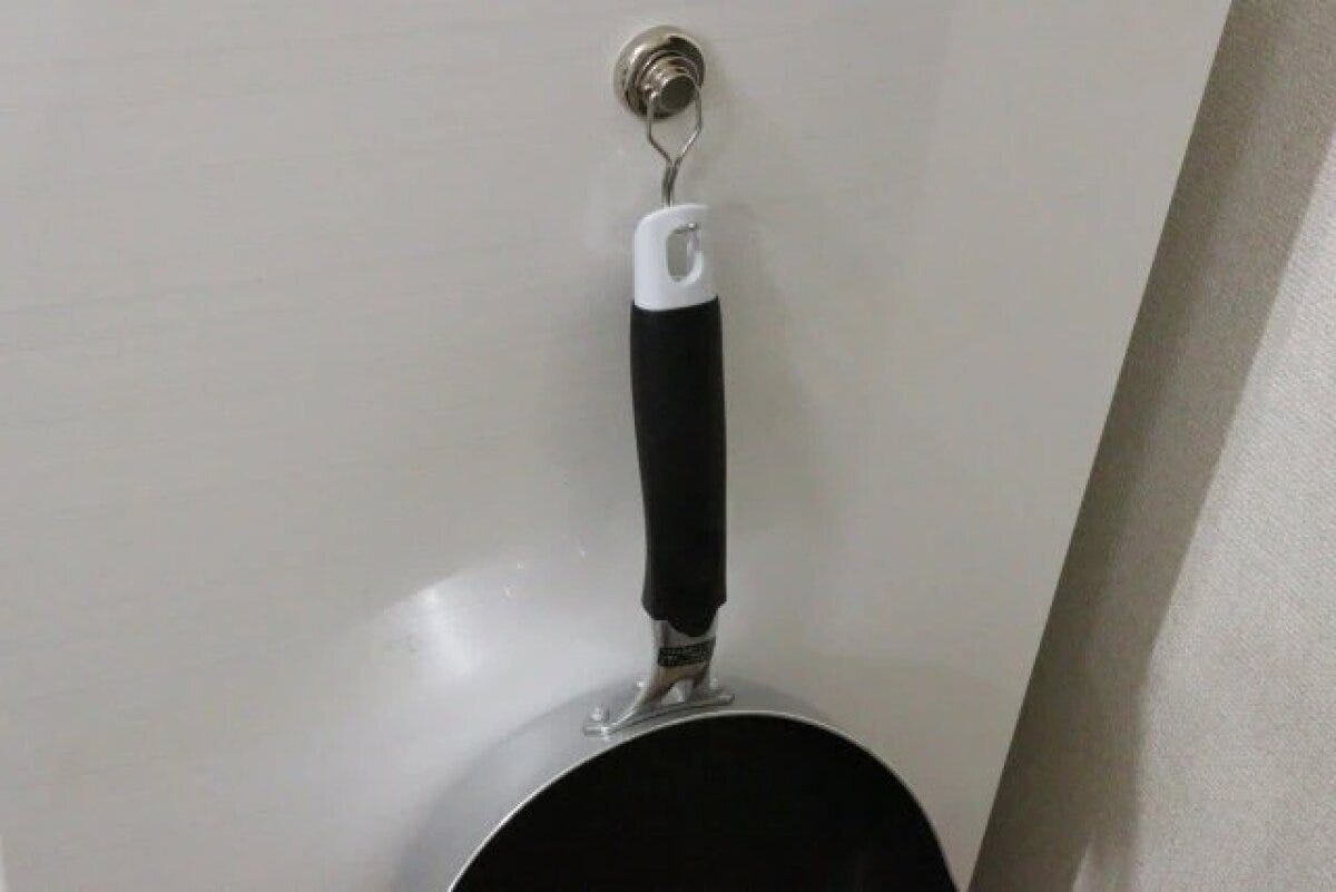 ダイソー　ネオジム磁石スイングフック（32mm）　使用例　横向き