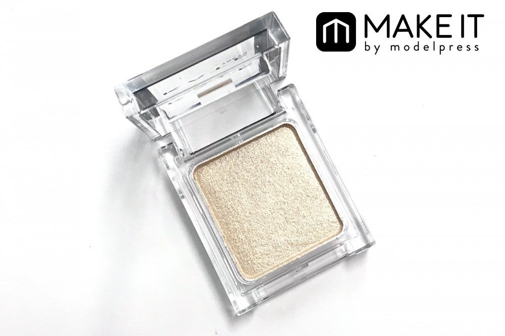 ケイト／ザ アイカラー／002 イエローベージュ／650円（税抜・編集部調べ） (C)メイクイット