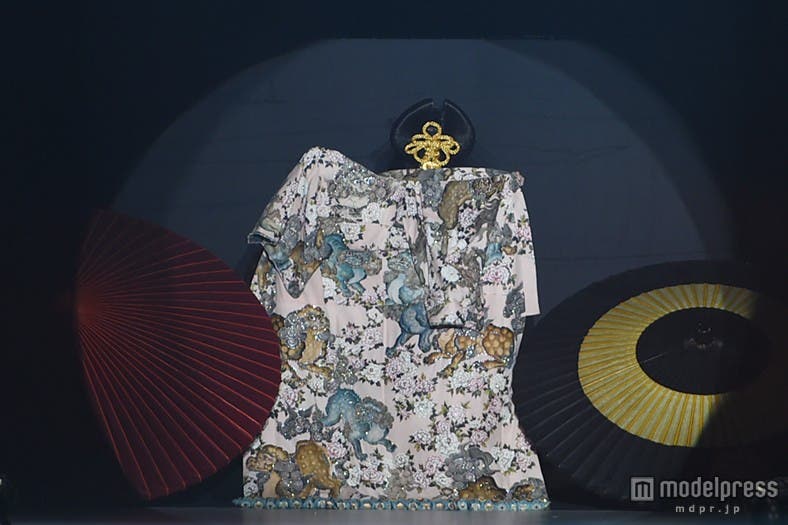 観客に背を向ける大川良太郎